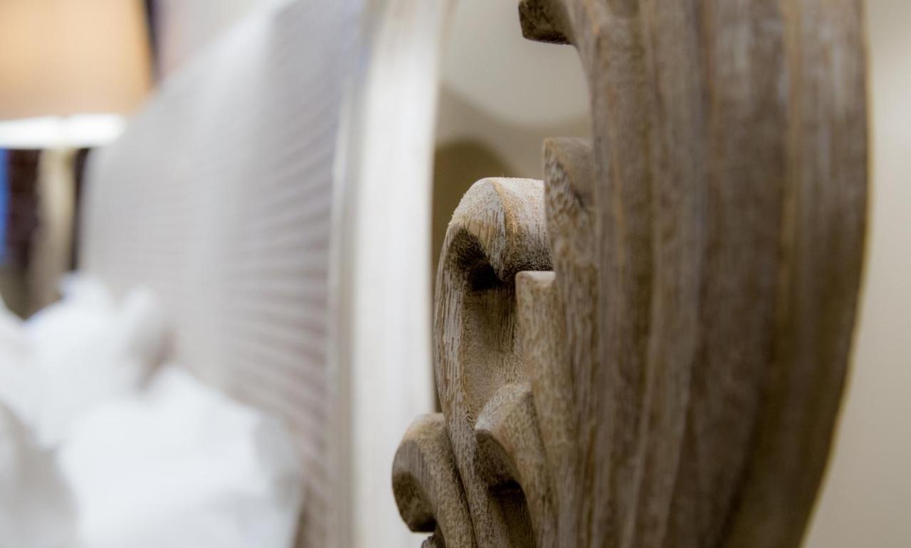 Winckley Stays Preston  Exterior photo Detail of the head of the statue